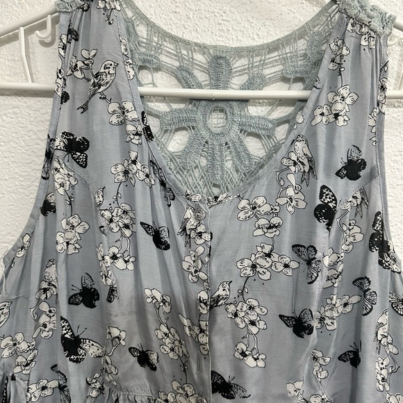 Devoted Luxury Apparel Womens Crochet Floral Tank With Kerchief Hem Birds Size M - Picture 3 of 6